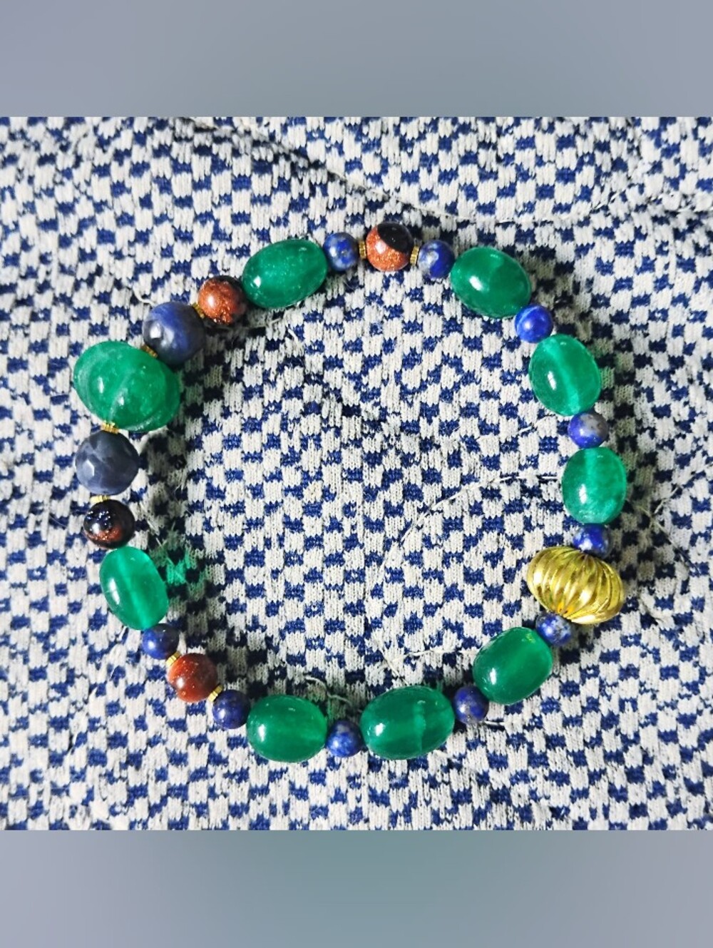 'Thinking Green' Emerald Stretch Bracelet - Picture 4 of 5